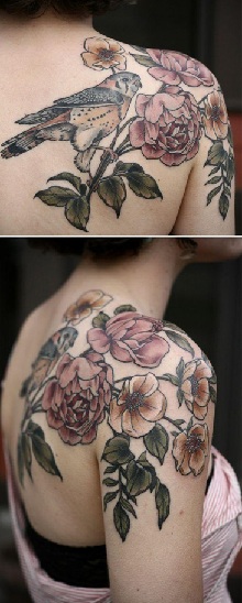 Gėlių tatuiruotės dizainas