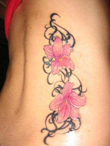 Orchidėjų gėlių tatuiruotės dizainas