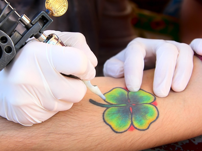 Gėlių tatuiruotės dizainas