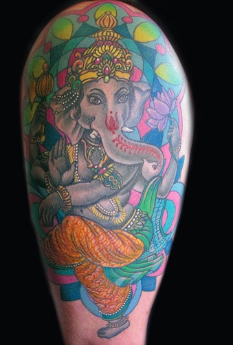 „Ganapati“ tatuiruotė su puse rankovių