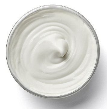 Graikiškas jogurtas pažeistiems plaukams