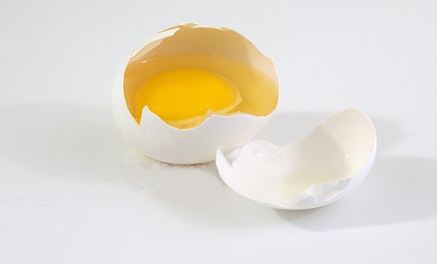 Supuvę kiaušiniai pažeistiems plaukams