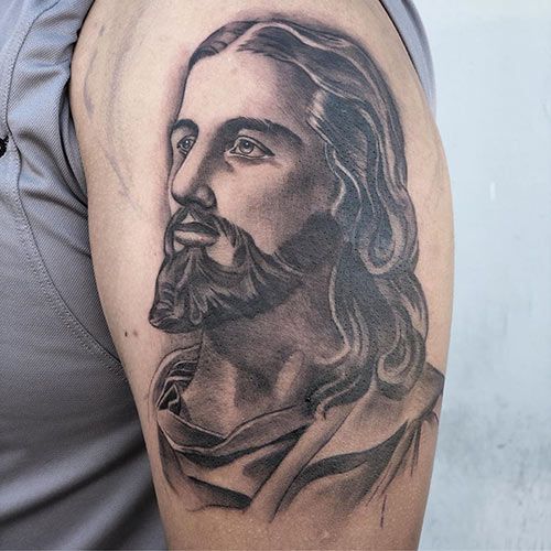 En İyi İsa Dövme Tasarımları 1