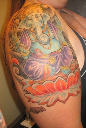 Lotus Dövme Tasarımı Üzerinde Oturan Ganesh