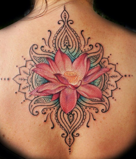 Çekici Lotus Çiçeği Dövmeleri