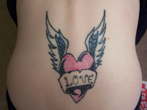 patinka tatuiruotės dizainas apatinėje nugaros dalyje