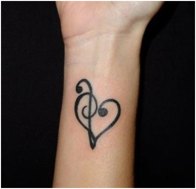 Muzikinė meilės tatuiruotė ant rankų