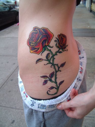 Rožių meilės tatuiruotės ant kūno