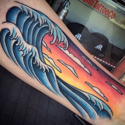 Potvyniai „Miami“ rašalo tatuiruotės ant kojos