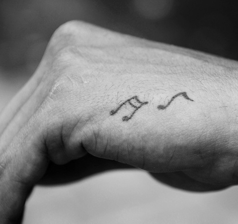 Maža muzikos natos tatuiruotė vaikinams