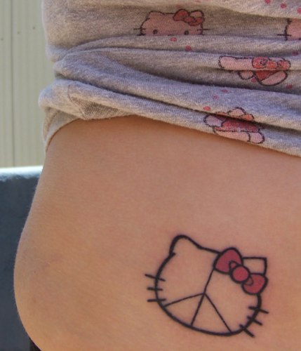 Hello Kitty taikos tatuiruotė