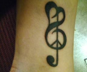 Muzikinė taikos tatuiruotė