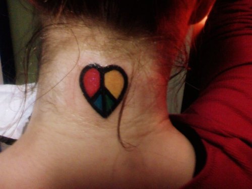 Meilės ir taikos tatuiruotė