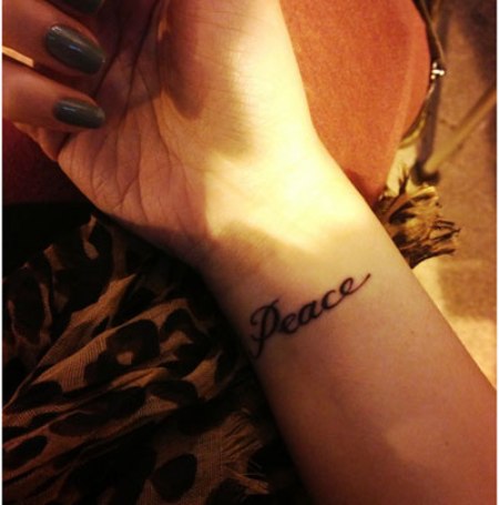 Žodis taikos tatuiruotė