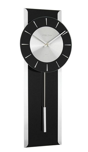 Siyah Sarkaçlı Saat Tasarımı