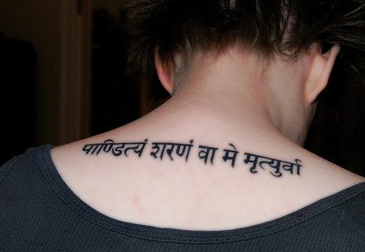 Sanskrito Shloka tatuiruočių dizainas moterims