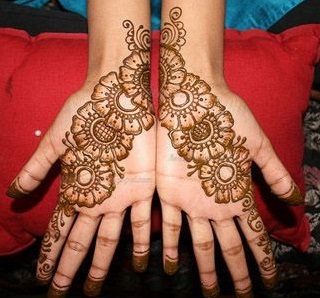 Sujungtas rankų atspalvio „Mehndi“ dizainas