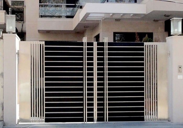 Plieninių pagrindinių vartų dizainas namams