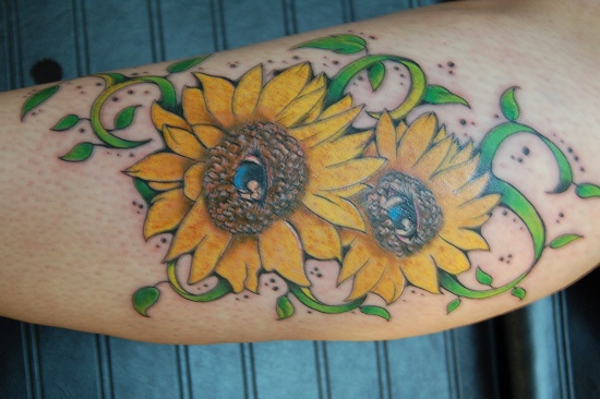 Saulės gėlių tatuiruotė akims