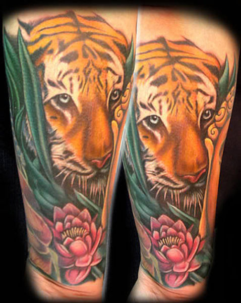 Tigras džiunglių tatuiruotėje