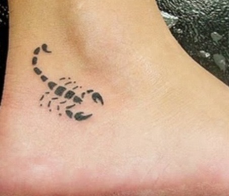 Skorpiono tatuiruotės ant kojų