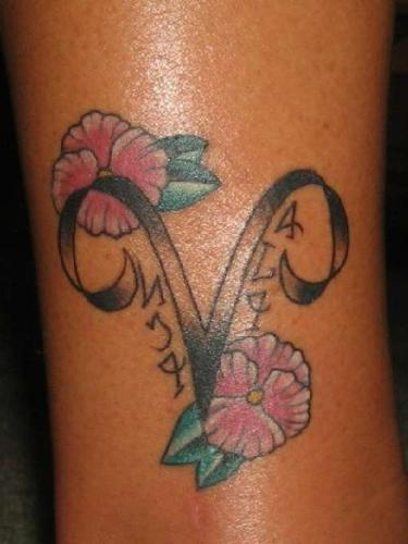 Avino gėlių zodiako ženklo tatuiruočių dizainas kojoms