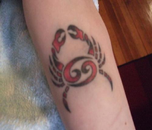 Vėžio Zodiako ženklo tatuiruotės dizainas