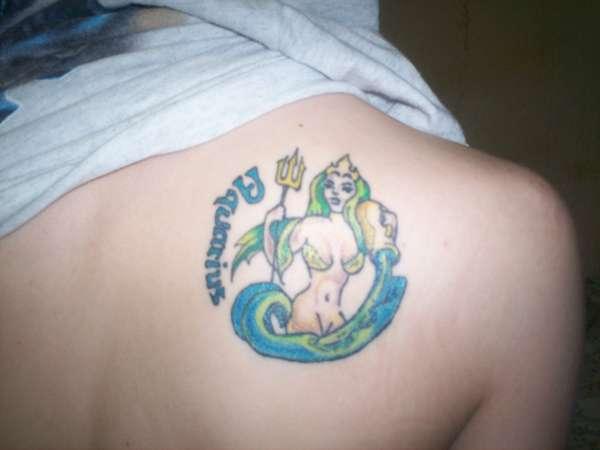 Vandenio Zodiako ženklo tatuiruotės dizainas