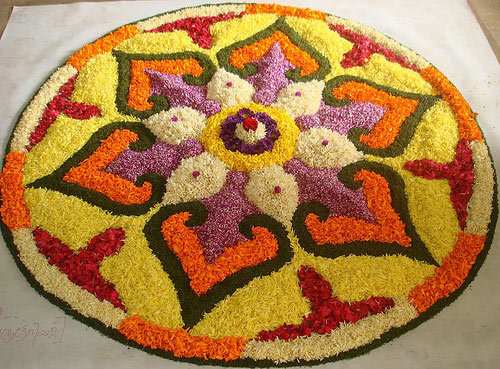 Onam için Dairesel Serbest El Rangoli Tasarımı