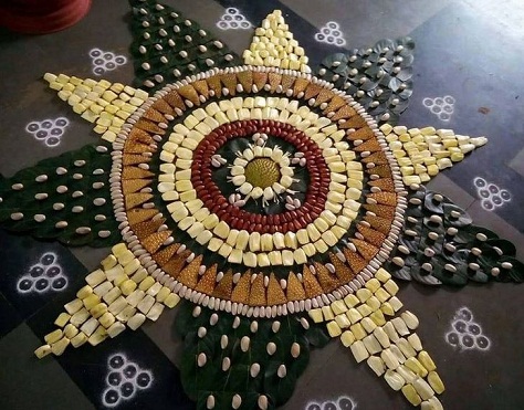 Laisvų rankų Rangoli dizainas su vaisiais