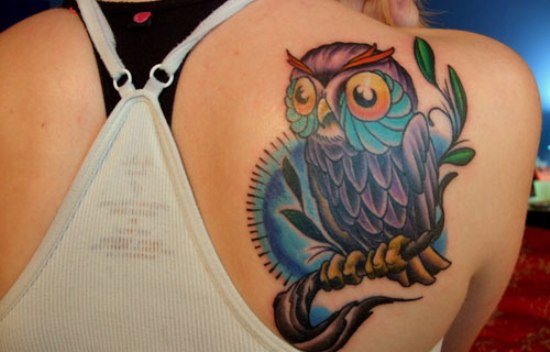 Viršutinės nugaros pelėdos tatuiruotės menas