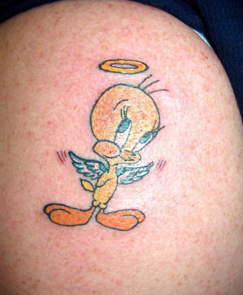 Maža „Tweety Bird“ animacinė tatuiruotė