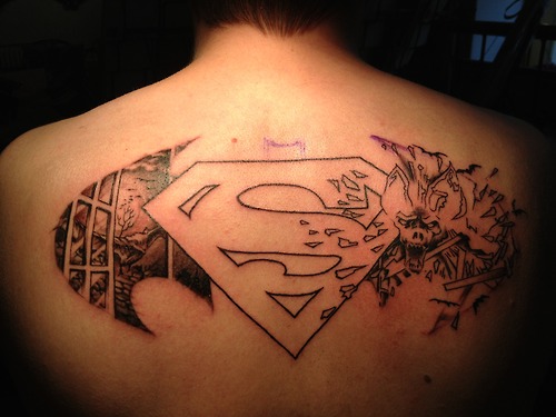 Karikatūrų supermeno tatuiruočių dizainas vyrams