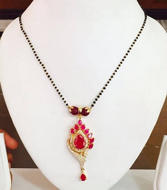 Rubino pakabukas „Mangalsutra“ dizainas