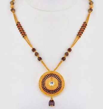 Saulės sukurtas „Mangalsutra“ dizainas