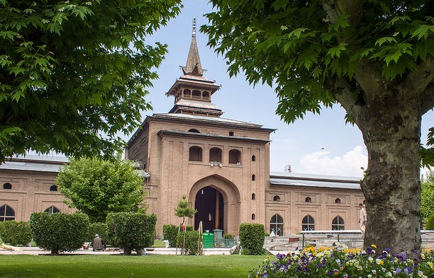 jama-masjid_kashmir-tourist-places