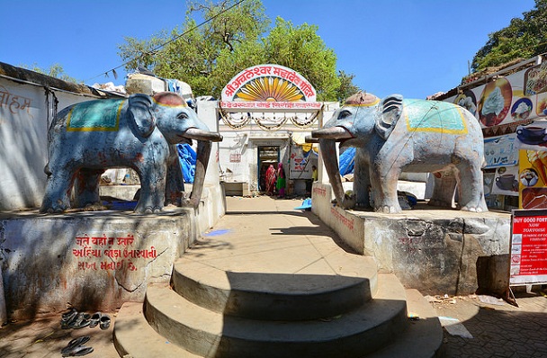 Mount abu'daki Achaleshwar Tapınağı gezilecek yerler