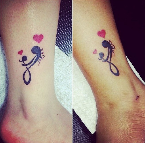 Širdį liečianti motinos dukros tatuiruotės dizainas