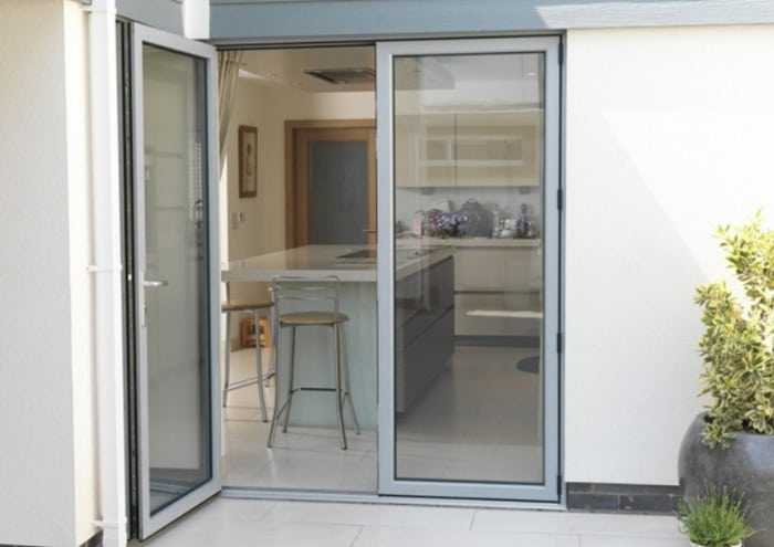 Aliuminio dvigubos atviros durys