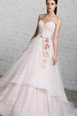 Rožinė ir balta vestuvinė suknelė
