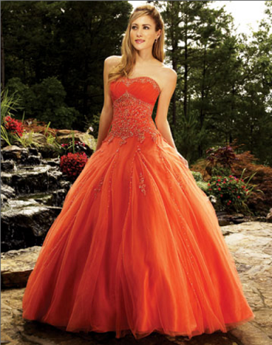 Oranžinė siuvinėta vestuvių suknelė