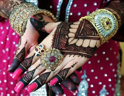 Spalvingas rankų Mehendi dizainas, Asha Savla