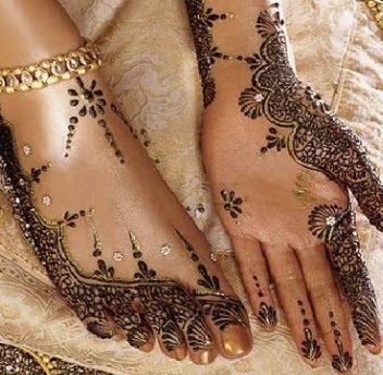 Asha Savla rankų mehendi dizainas