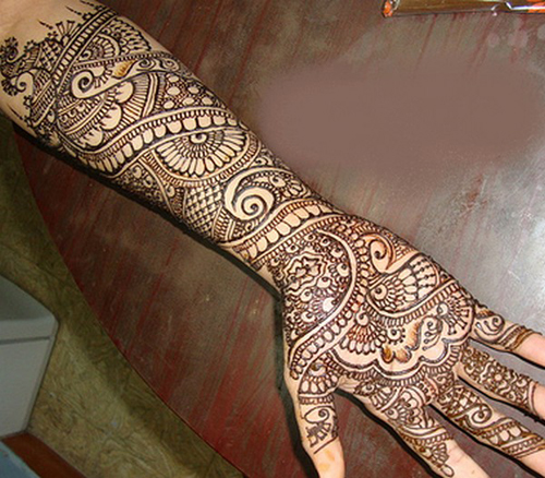 Visos rankos Asha Savla Mehndi dizainas