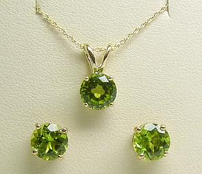 „Peridot“ brangakmenių pakabukų rinkinys