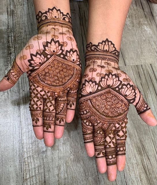 Karmaşık Tasarımcı Mehendi