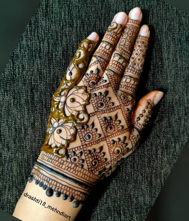 Arapça Stil Tasarımcısı Mehndi Tasarımları