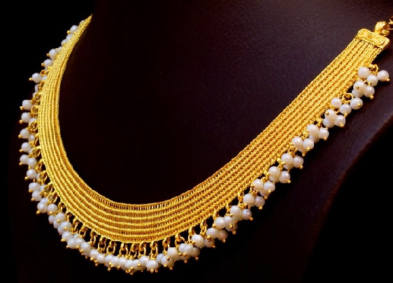 Geltonos ir auksinės spalvos perlų karoliai