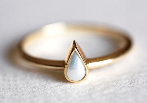 Perlų sužadėtuvių auksinis žiedas