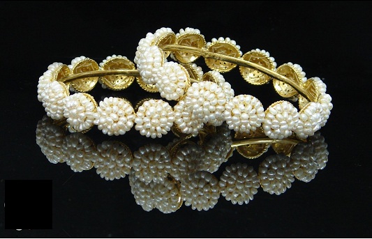 Tradicinis perlų apyrankės dizainas